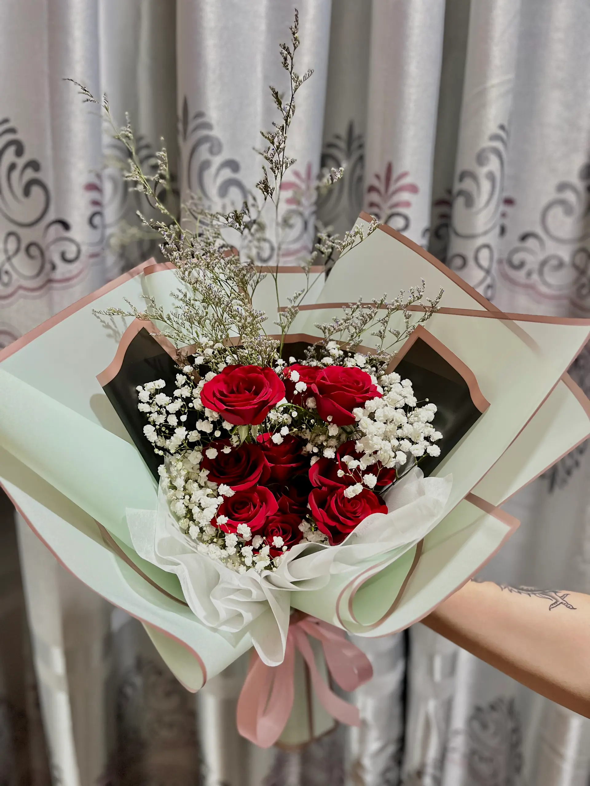 Small bouquet bunga segar minimalis dari Briony Florist